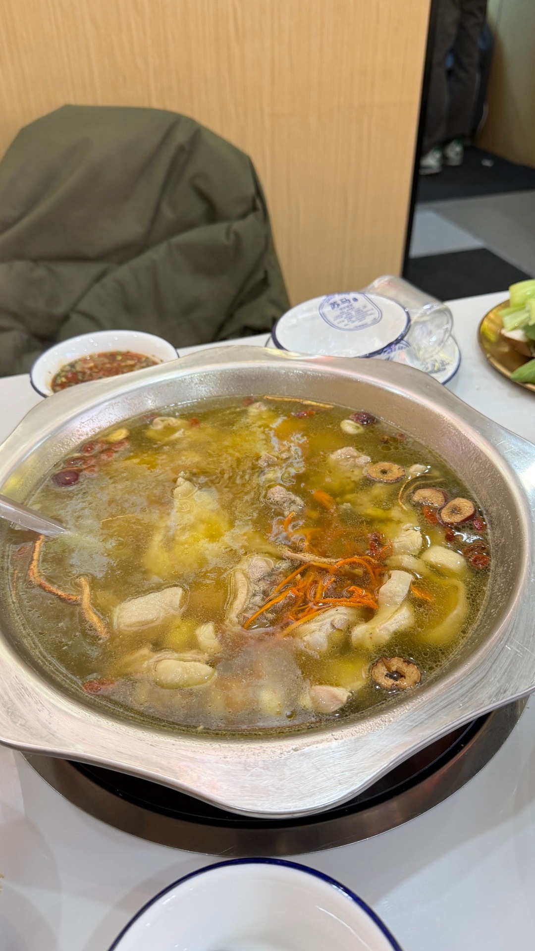 药膳鸡又见面啦！降温吃这个老舒服了