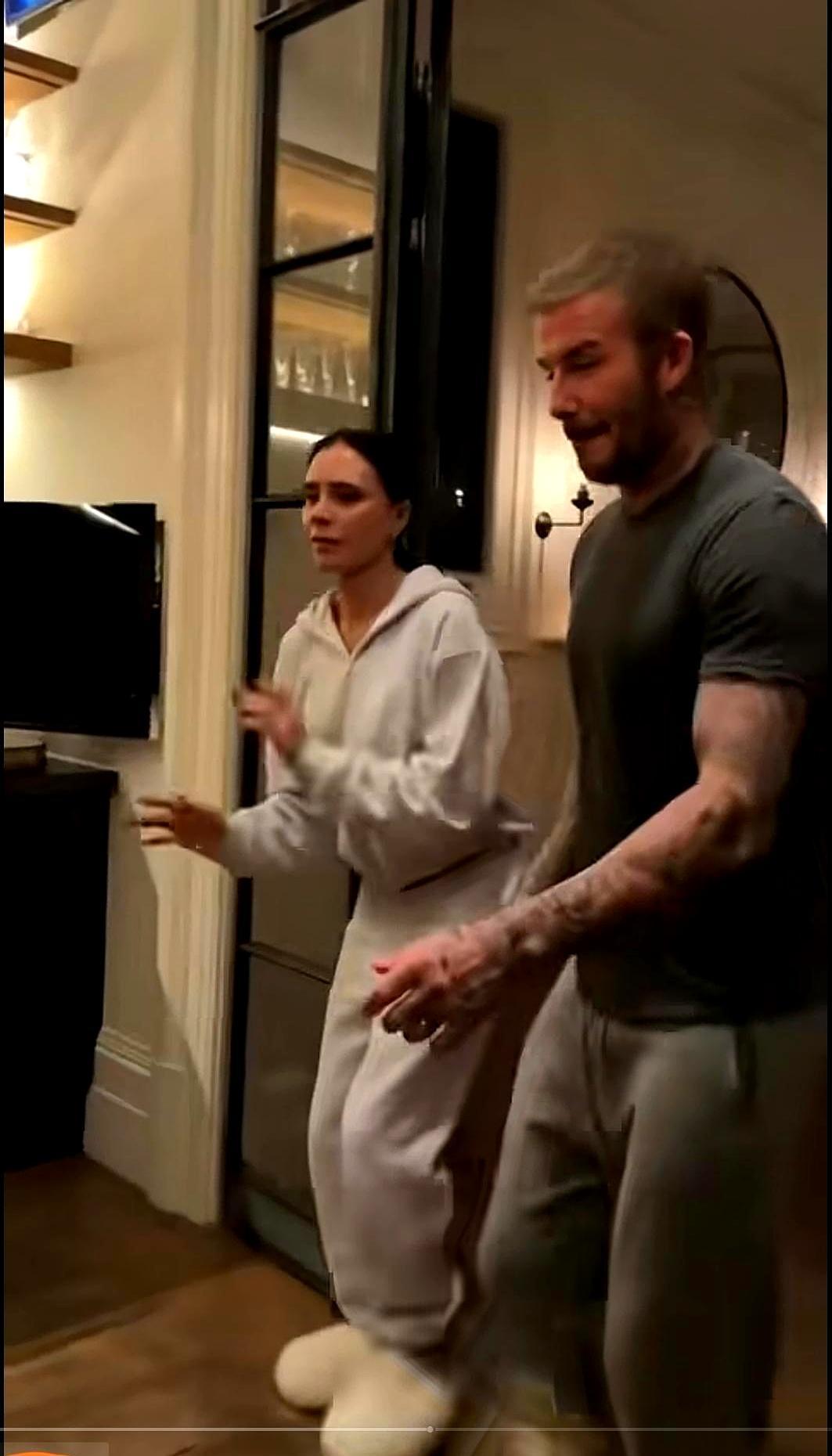 婚礼当天被父母抢镜布鲁克林发长文：我受够了他在ins连发十几条，说爸