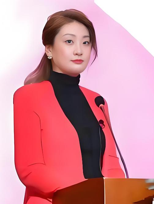 特别佩服宗馥莉的格局和眼光，她打算另立门户，成立属于自己的品牌“娃小宗”。很多人