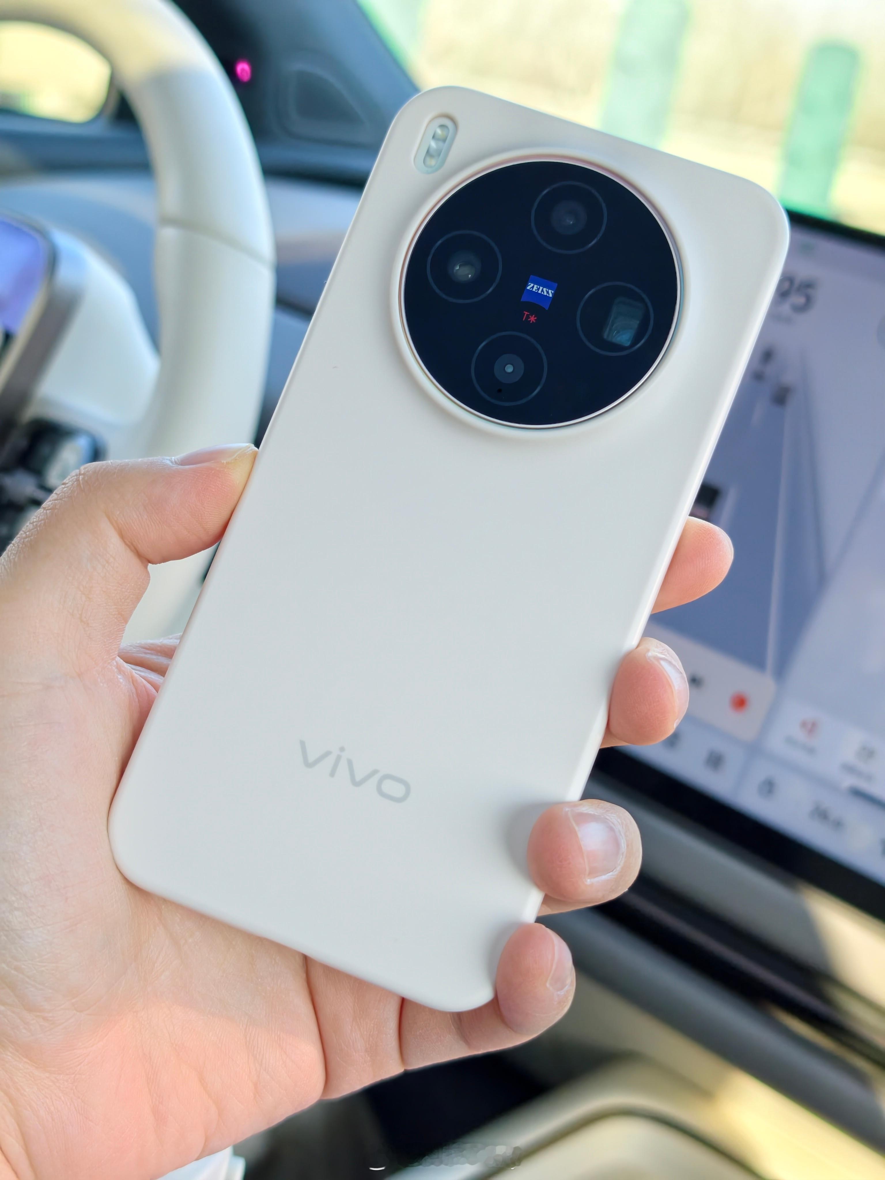 在众多手机中对象选择了vivoX300，看来小屏手机确实很受女生欢迎，毕竟小，