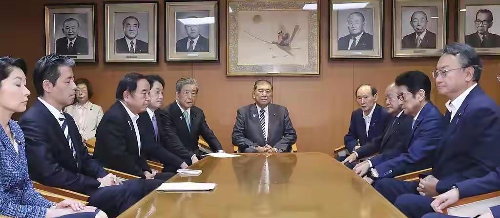 日本自民党这波操作堪比精彩宫斗剧。当地时间9月9日，自民党决定用所属国会议员、全