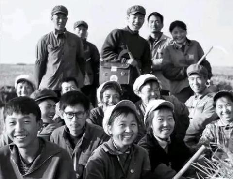 1972年，知青张援朝去看望干妹妹陈春玲，谁知，陈春玲红着脸说出的话搅动两人前