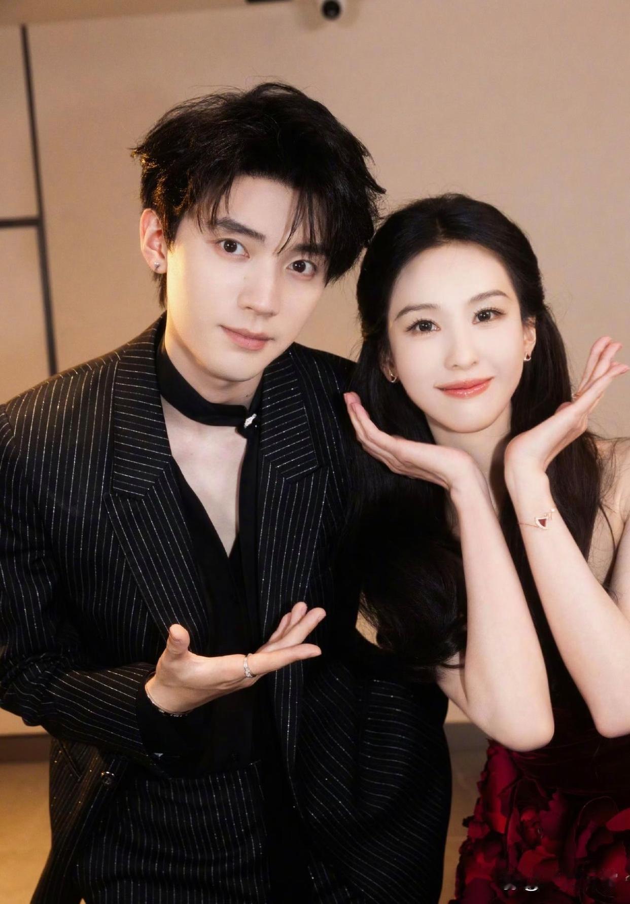 1.李小冉是异性恋，和圈内女星的互动大多是宣传炒作，她与丈夫婚姻出现裂痕的核心