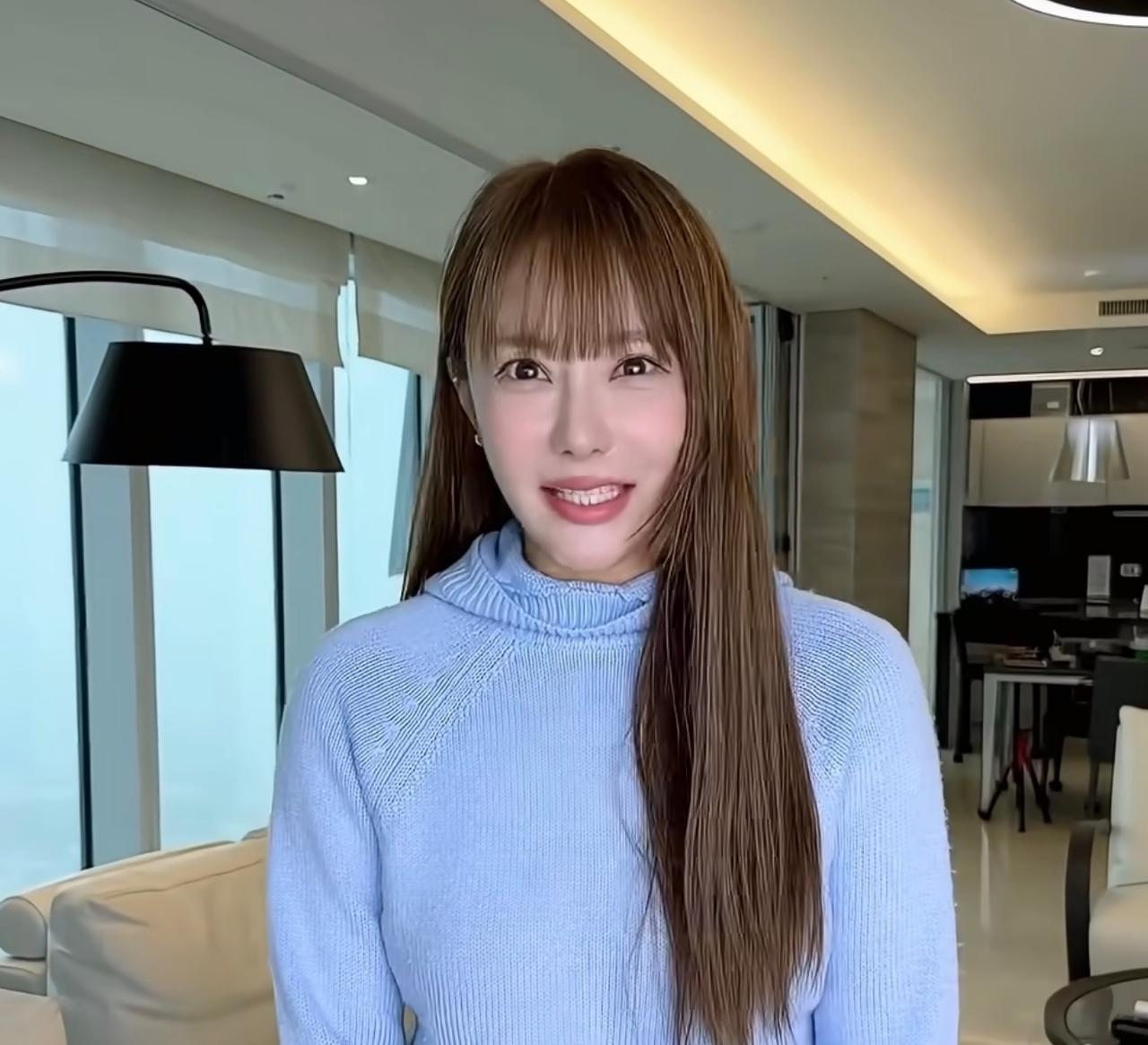 刘荷娜“换脸”争议：时光滤镜与现实变迁的碰撞近日，39岁的韩国演员刘荷娜因开