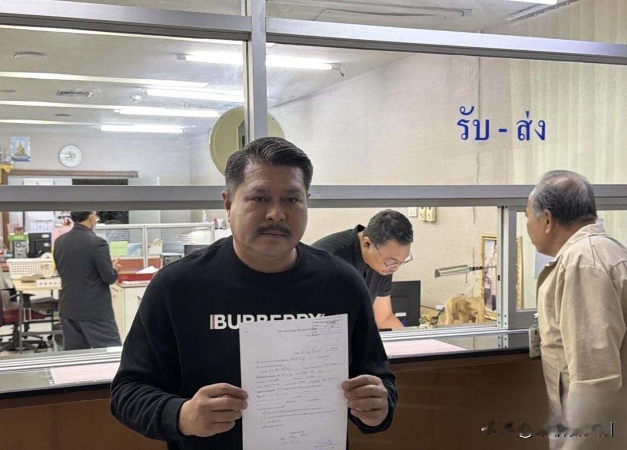 距离泰国全国大选仅剩两周，执政党之一的政府民力党却遭遇严重的内部震荡，多名核心成