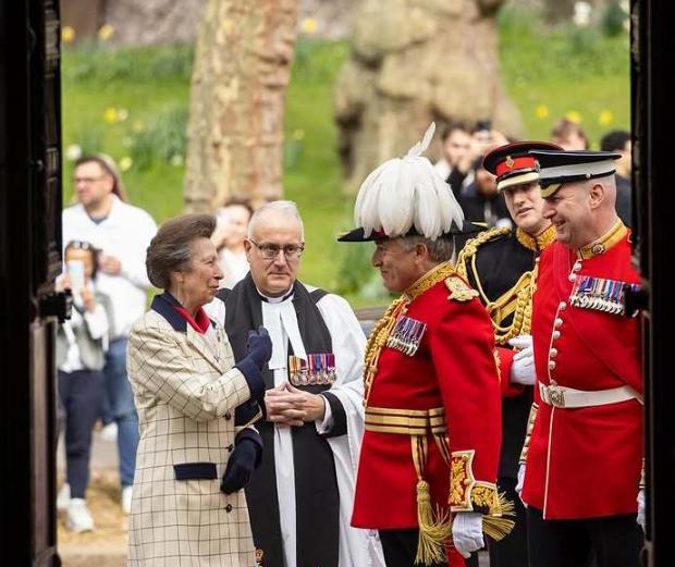 <em>菲利普亲王</em>的好基因被浪费了，几个孩子各有各的丑法，没有一个继承到了他的盛世美颜。