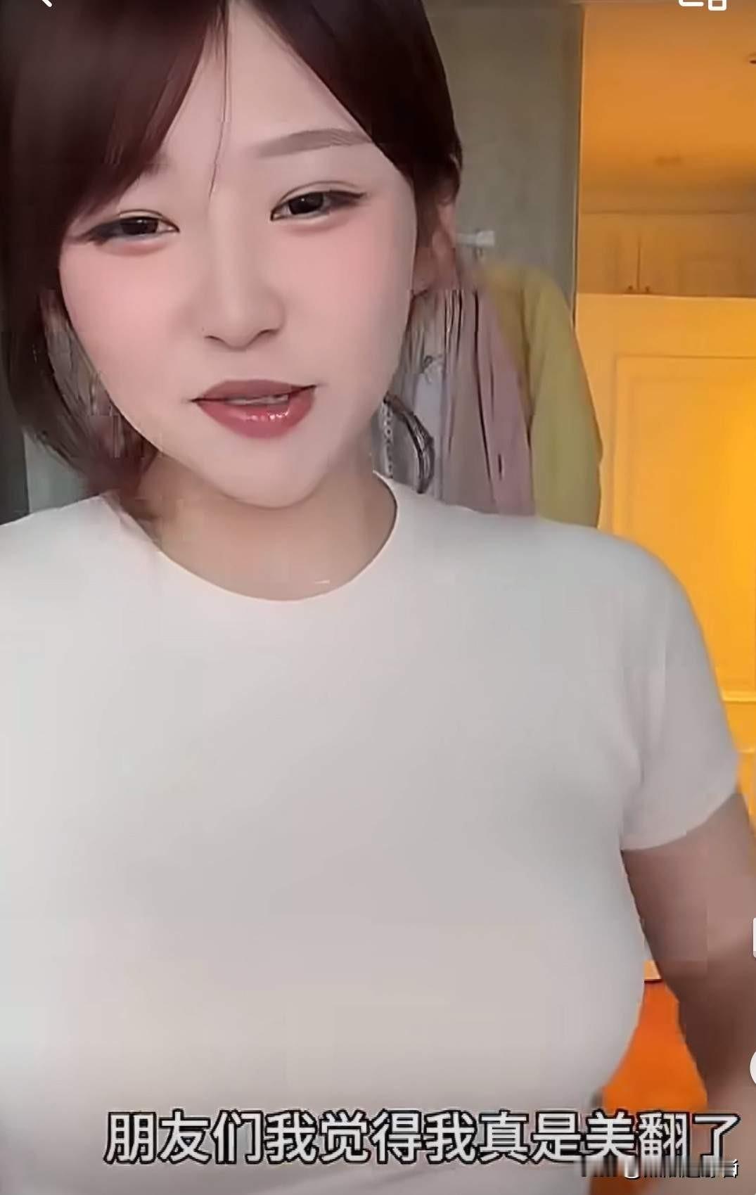 黄一鸣在直播中说，有网友说，你孩子一点都不像王思聪，来听听，在玩家人看小丑。我想