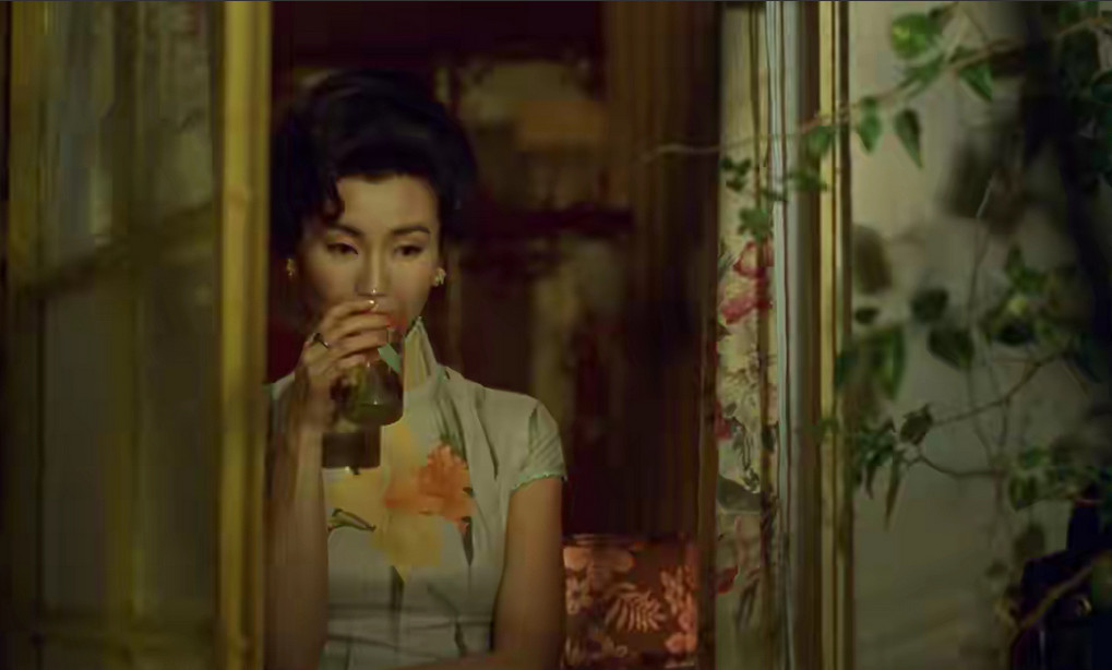 张曼玉曾公开聊过自己没能出演《2046》的缘由：原本定好2003年八九月进组