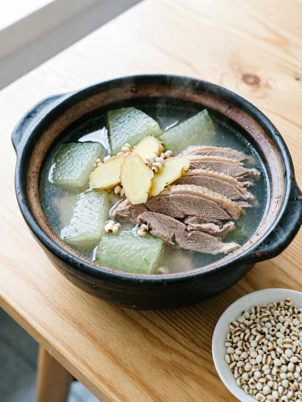 🥒三伏天别光喝冰水！这3碗“吃瓜”汤，清热祛湿还养人老话说“夏吃瓜，胜吃