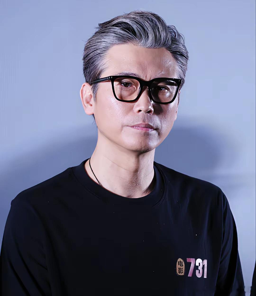 你们发现了没有李乃文这个人有点奇怪​他都已经在演艺圈这么多年了，作为老戏骨在这行