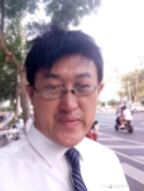 四十八岁男征婚年龄四十八，目前在山东律所，175cm，140斤，法学研究生。