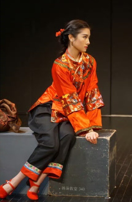 李兰迪这三张真好看，骨相很好。