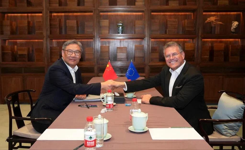 法国着急访华，王毅把对话地点放在大同，是要告诉马克龙一个道理。法国总统顾问来
