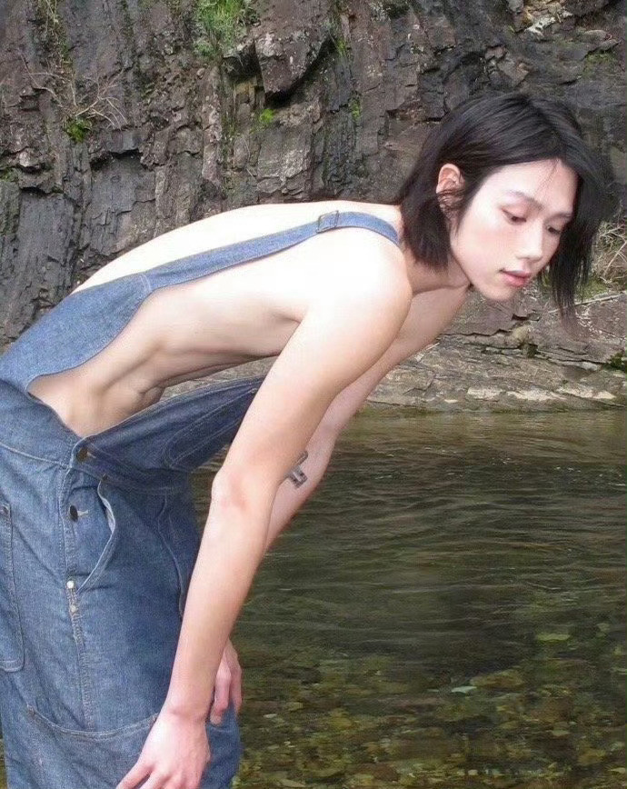 这个衣服穿出去不尴尬吗？​​​