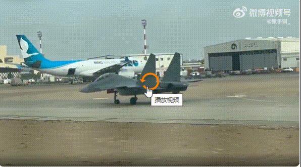 这摆明了就是给大家看的嘛[滑稽笑]……图为中方重型战机转场途径卡拉奇国际机场时