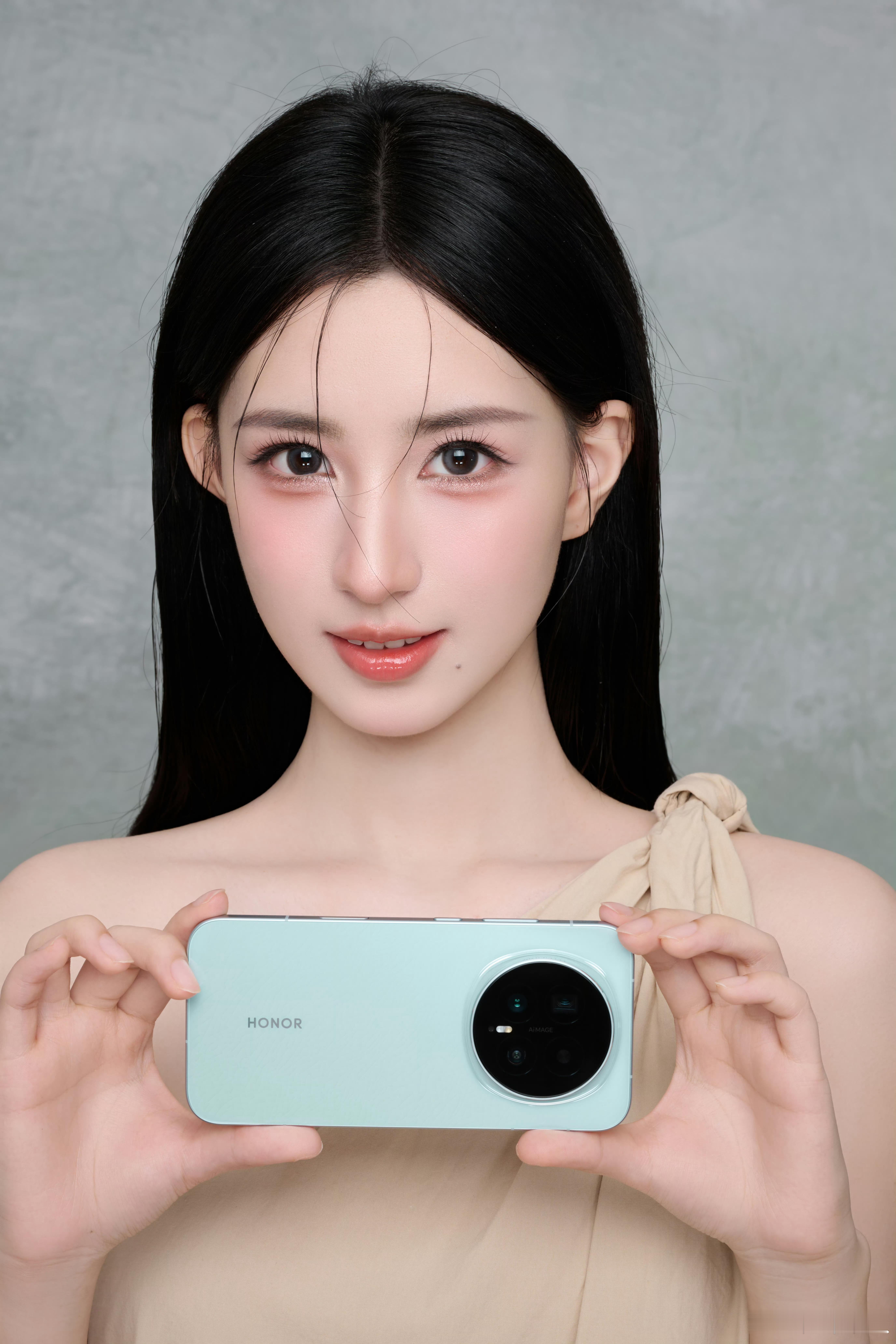 荣耀Magic8手机真机照，好看吗各位彦祖？这个模特太漂亮了，简直像AI。​