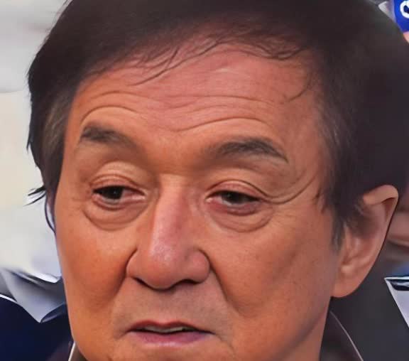 成龙这辈子注定要遗憾终生了他挣再多的钱，再有巨星光环，71岁的他也难享天伦之