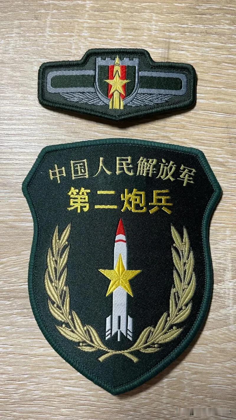1956年在一次军委会议上，钱学森提出中国应组建“战略火箭军”，周总理却摇头说：