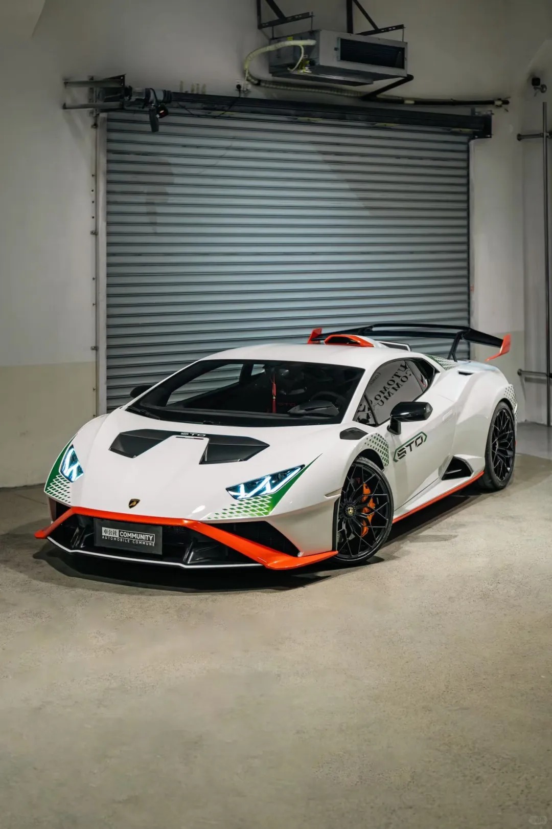 兰博基尼HuracanSTO白/黑橙，不知道谁的大玩具绝美车片