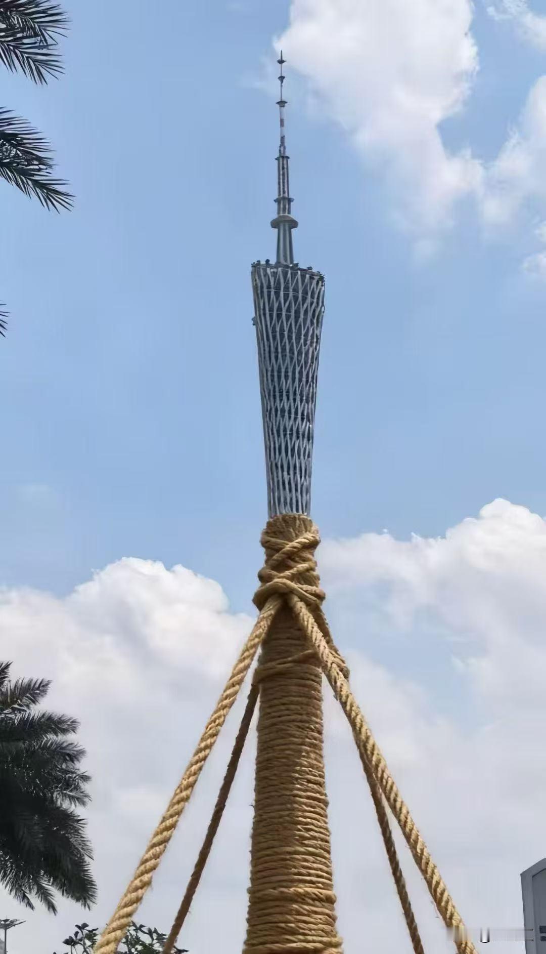 广东人应对台风，属实的做到了全方位保护，那个鹅，就剩两双鞋了[捂脸哭]