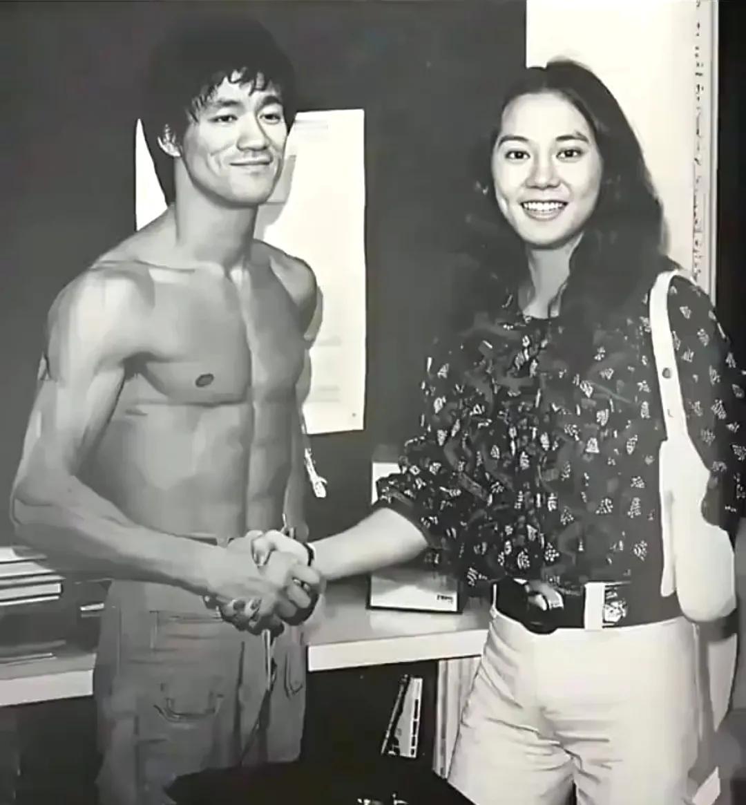 有一说一，苗可秀这颜值放在现在可以秒掉所有女演员。李小龙武术方面无需过多赘述