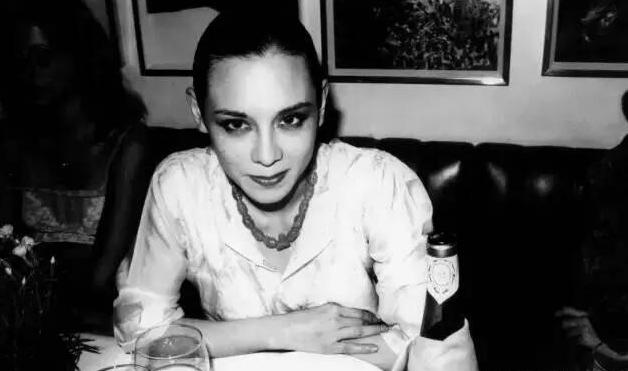 美日混血的国际超模兼珠宝设计师周天娜曾说：“我以前以为，性开放是自由。后来我才知