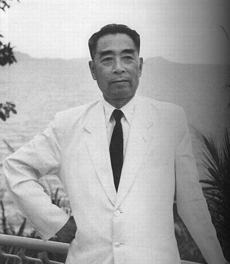 1927年4月12日，周恩来却不幸被捕，幸运的是审判周恩来的正好是他的学生，他的