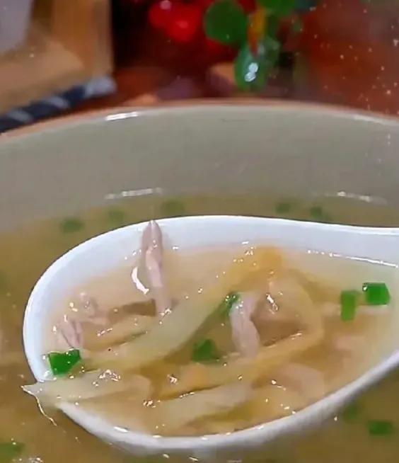 您瞅这事儿可乐不可乐？老姐在西湖边儿上溜达饿了，冲着菜单上