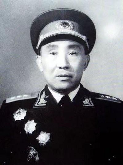 1937年，一乞丐找到了红军驻地，毛主席接见他时叹息：你虽败犹荣。1937年的一