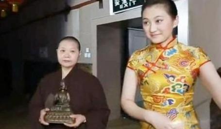2020年，一位尼姑带着庵中的珍宝参加节目，被专家指出这些宝物是赝品。当时现
