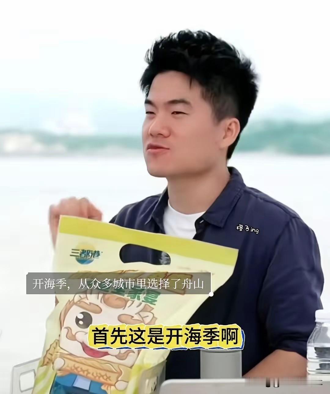 开始有点理解，董宇辉为什么要在直播间里当场较真了。今天上午，他和传熙在舟山