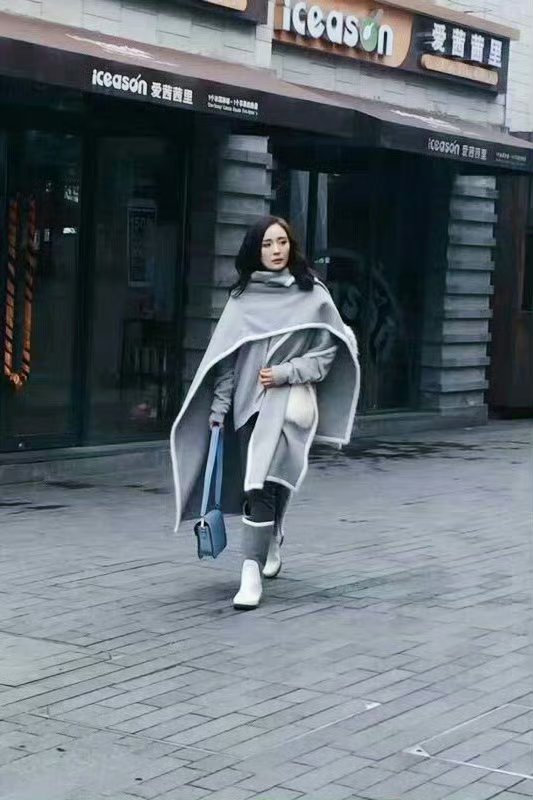 杨幂不愧是时尚女王这个披肩好好看想get√同款呜呜呜​​​