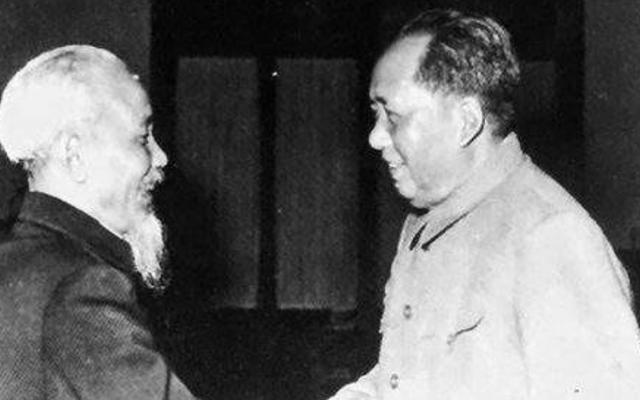 1950年，陈赓来越南做“场外指导”，第一仗就让越军奔袭4天，武元甲打电话说情：