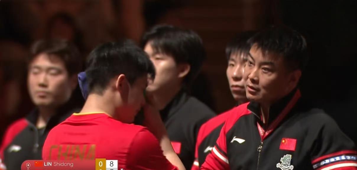 王励勤不是说叫大家也要多关注其他运动员的比赛，看看中国队四天四场比赛的排乒布阵，