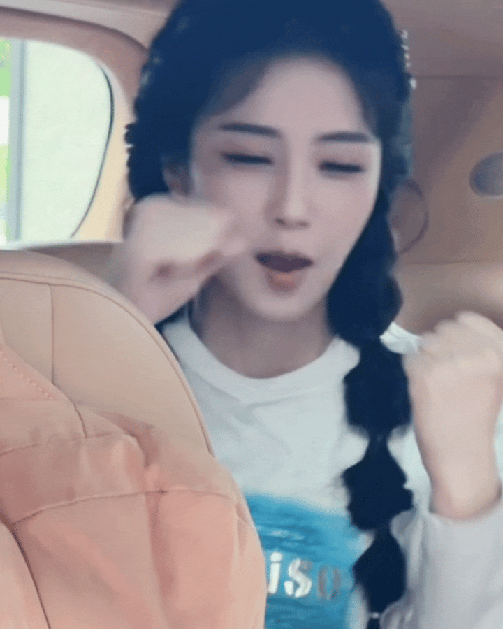 白鹿像个开心果一样，让跑男大家族凝聚力越来越强。期待今晚奔跑吧直播。白鹿跳碎镜摇