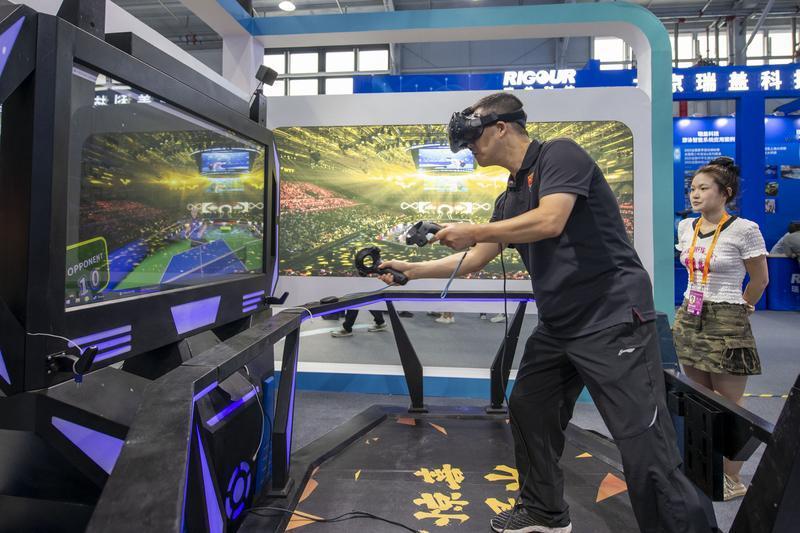 中国科技超越美国不是没可能。美国学者都指出，中国尖端武器技术已超越美国，像“海陆