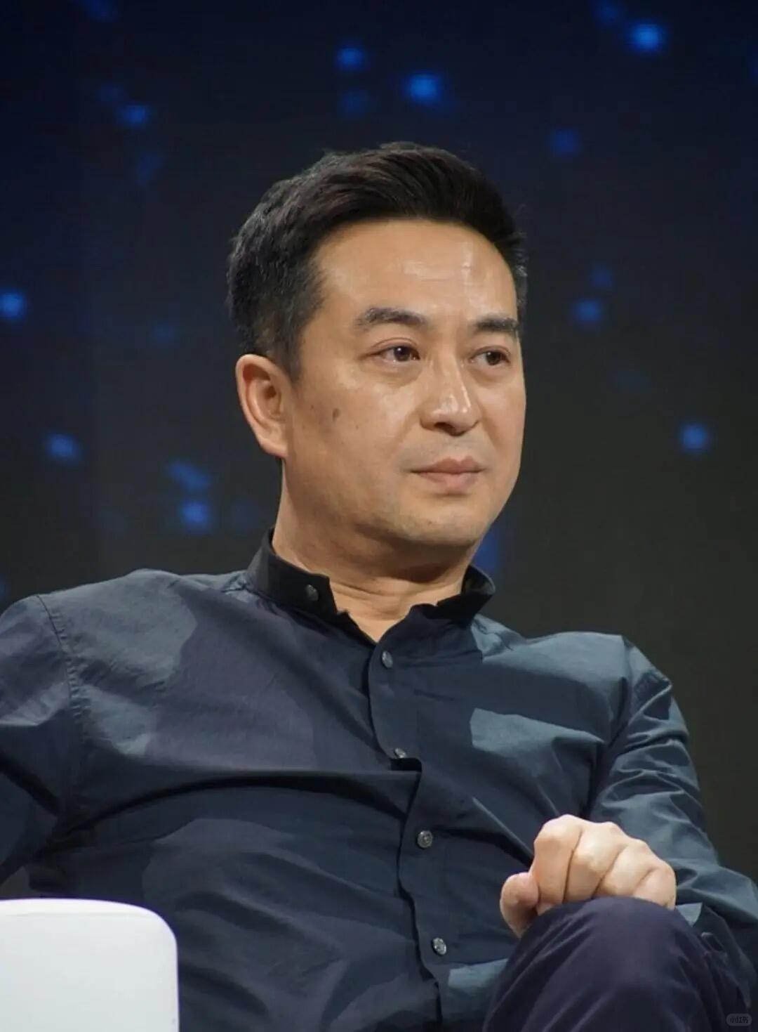 张嘉益（张嘉译）近期整体动态他近些年大幅放缓曝光节奏，减少综艺、商演，核心