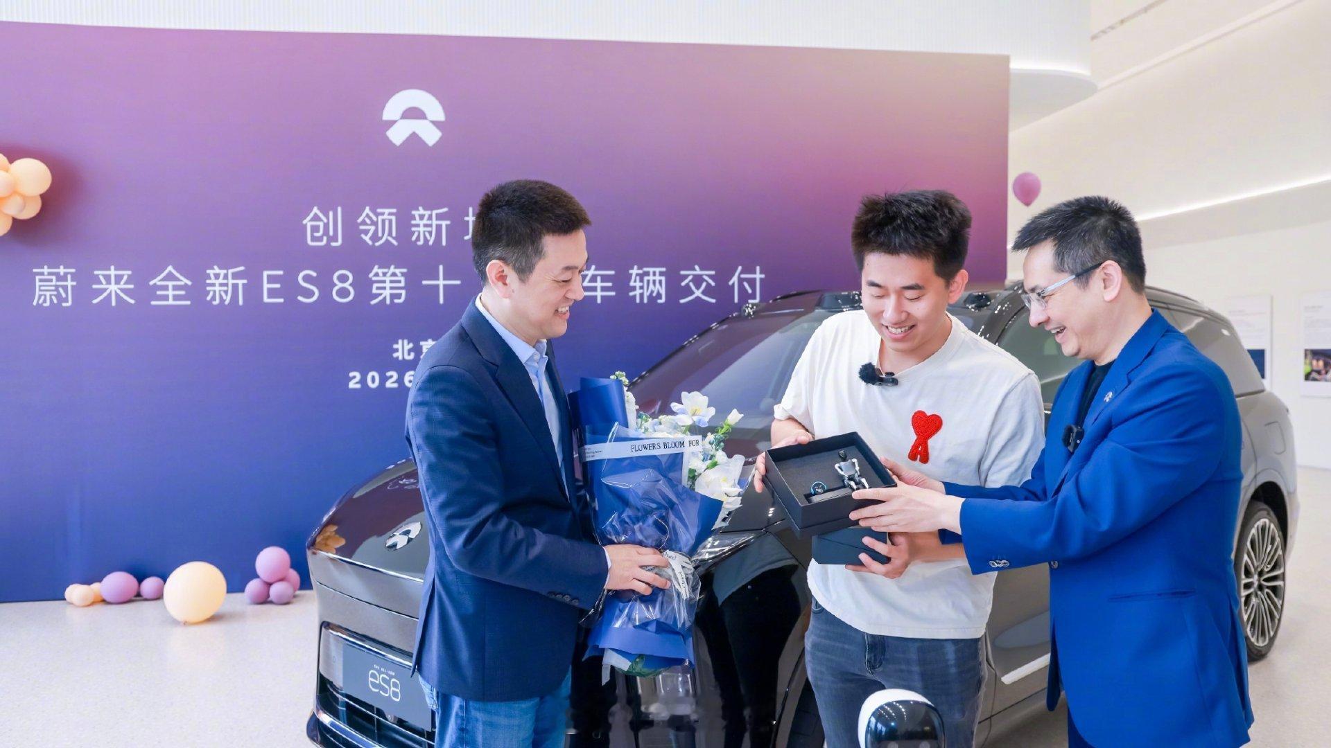 1台车7个月狂揽400亿ES8卖爆，很多人说是产品力赢了。但我看来，赢的是蔚来终