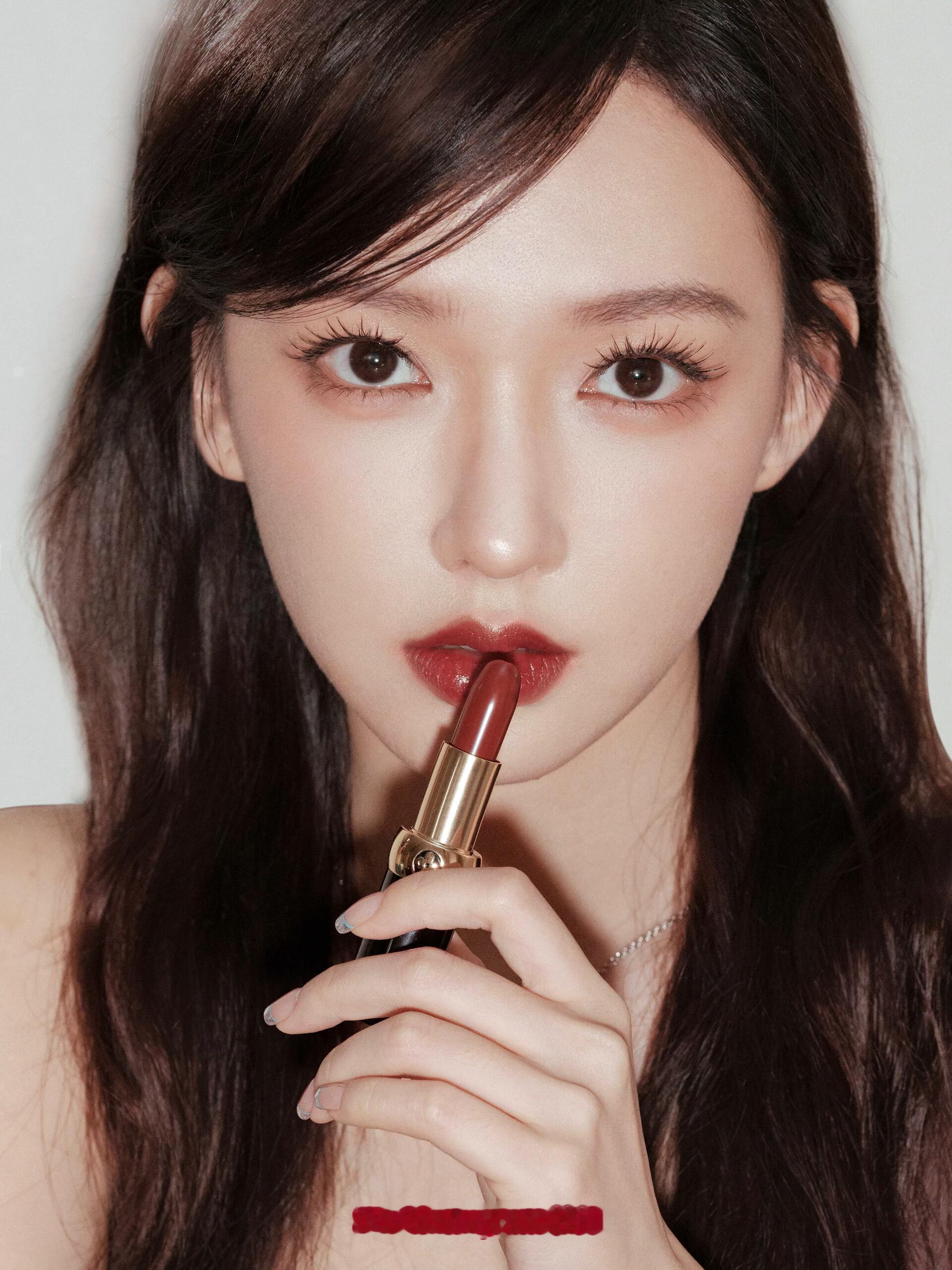 程潇最新营业照“秋天的第一套口红💄”最新潇息​​​