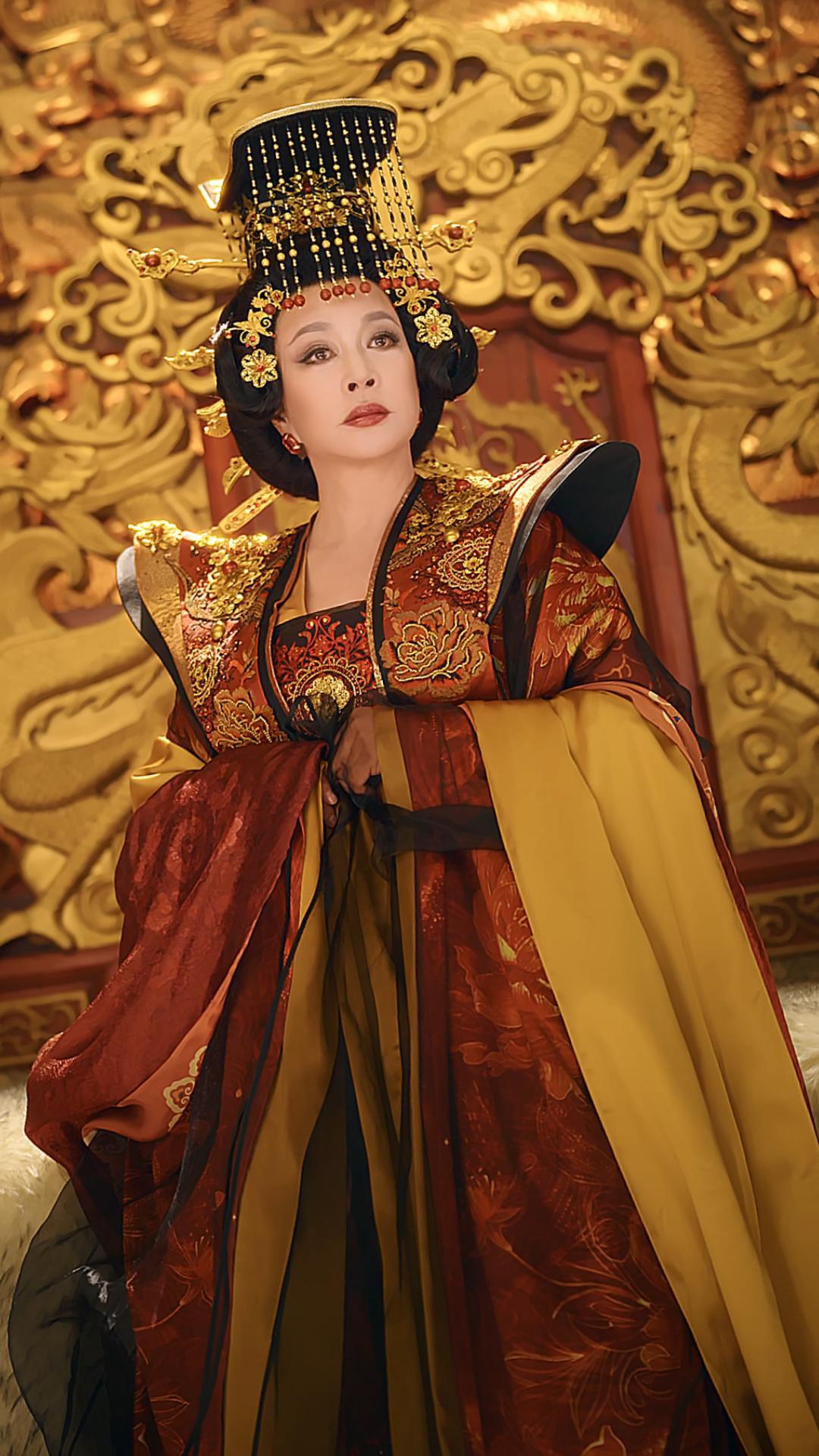 705年，武则天弥留之际，对着守在床前的李显，留下了三道遗命：第一，去帝号，称