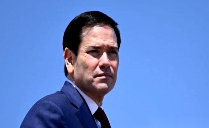 马可·卢比奥，那个因极端言论在2020年被中国制裁的美国政客，此刻正站在人民大会