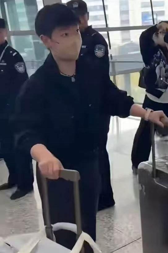 莎莎一句话把大家逗笑了，她和蒯曼和所有女孩子一样，希望自己瘦点。莎莎说