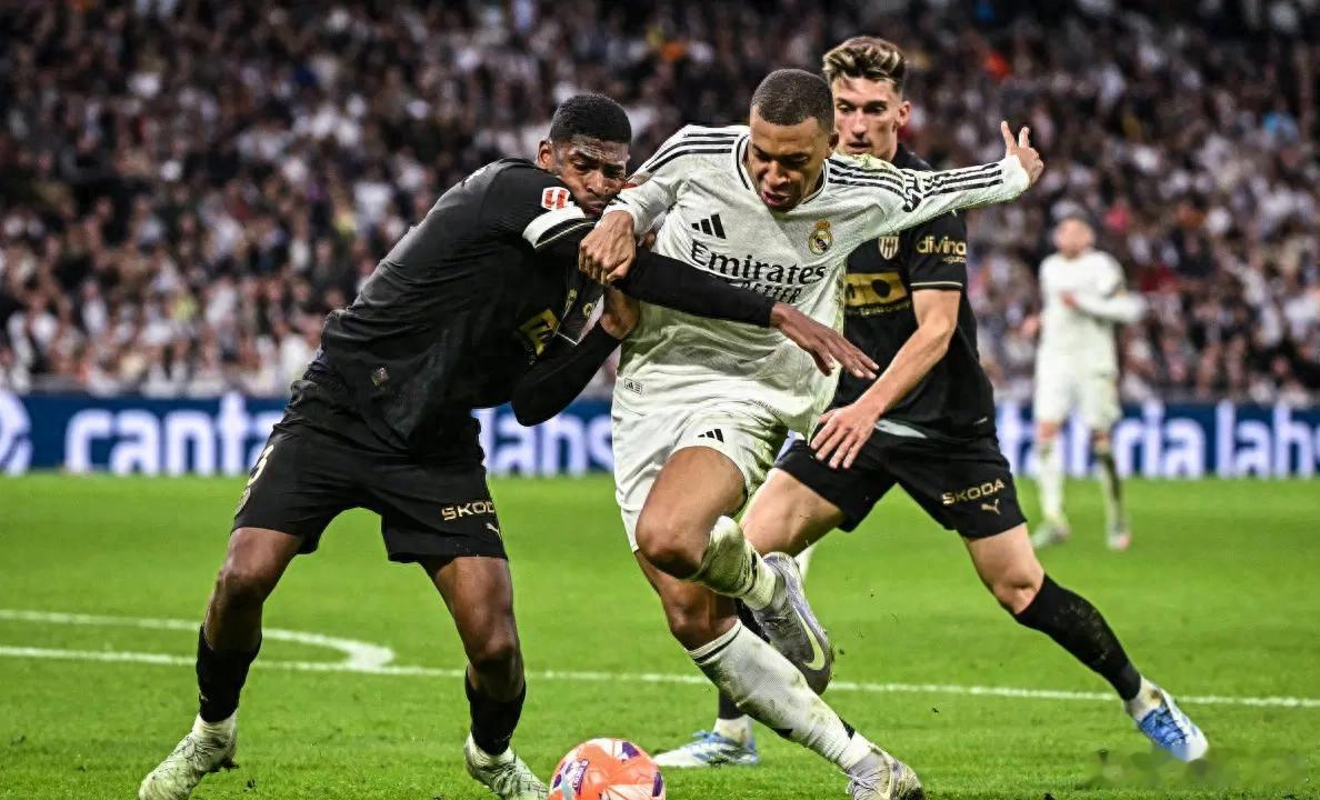 明日凌晨4点！皇马打响复仇之战！姆巴佩冲击西甲8连杀，飞翼回归北京时间11月2日