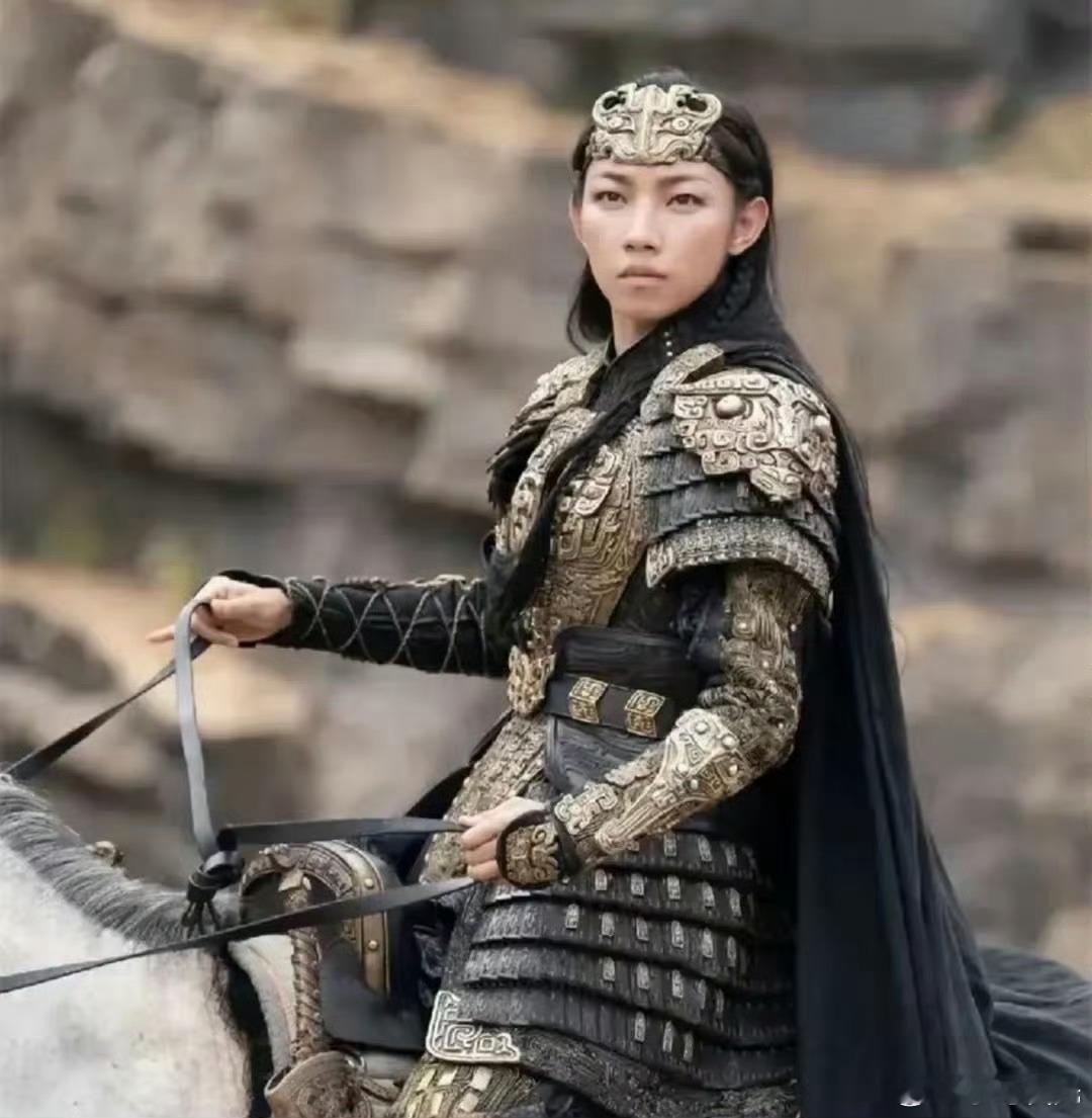 那尔那茜《封神》第一部一战成名，成为最炙手可热的武女，紧接着《镖人》剧组找到了