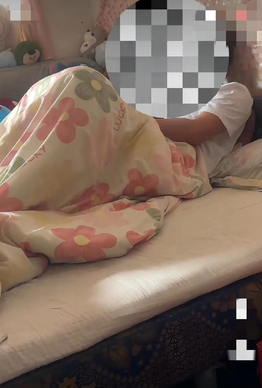男子同时交往两名女性，还将两人先后带到同一间出租屋，结果意外撞个正着。更令人震惊