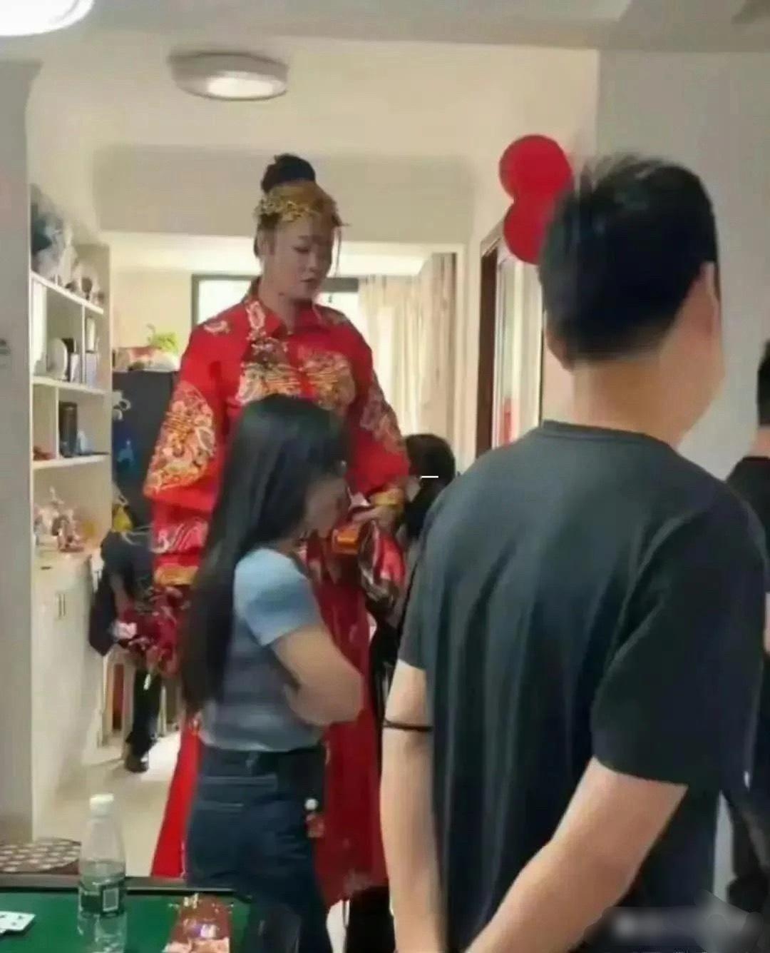 可算嫁出去了，爸妈直接高兴坏了！​​​