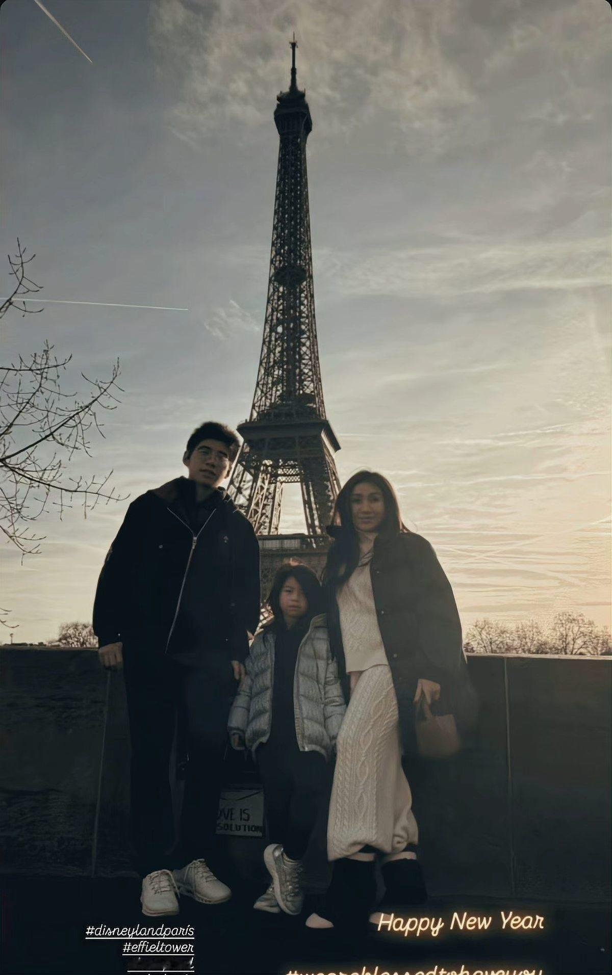 赌王之女何超盈与比她小8岁的丈夫辛奇隆在法国旅行时的甜蜜瞬间近日，赌王之女何