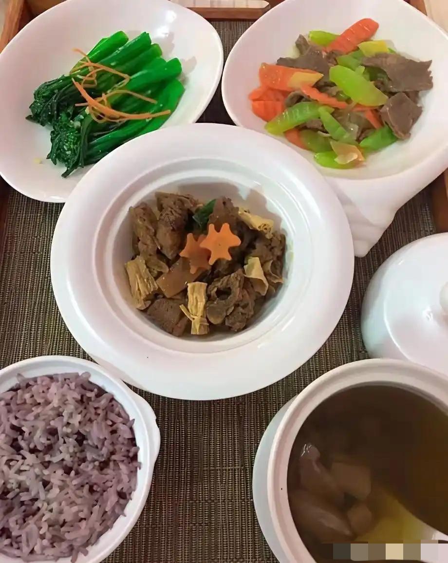 为什么很多男人追不到喜欢的女人？硬件咱就不说了，差的不是一星半点就弃了吧。这里主