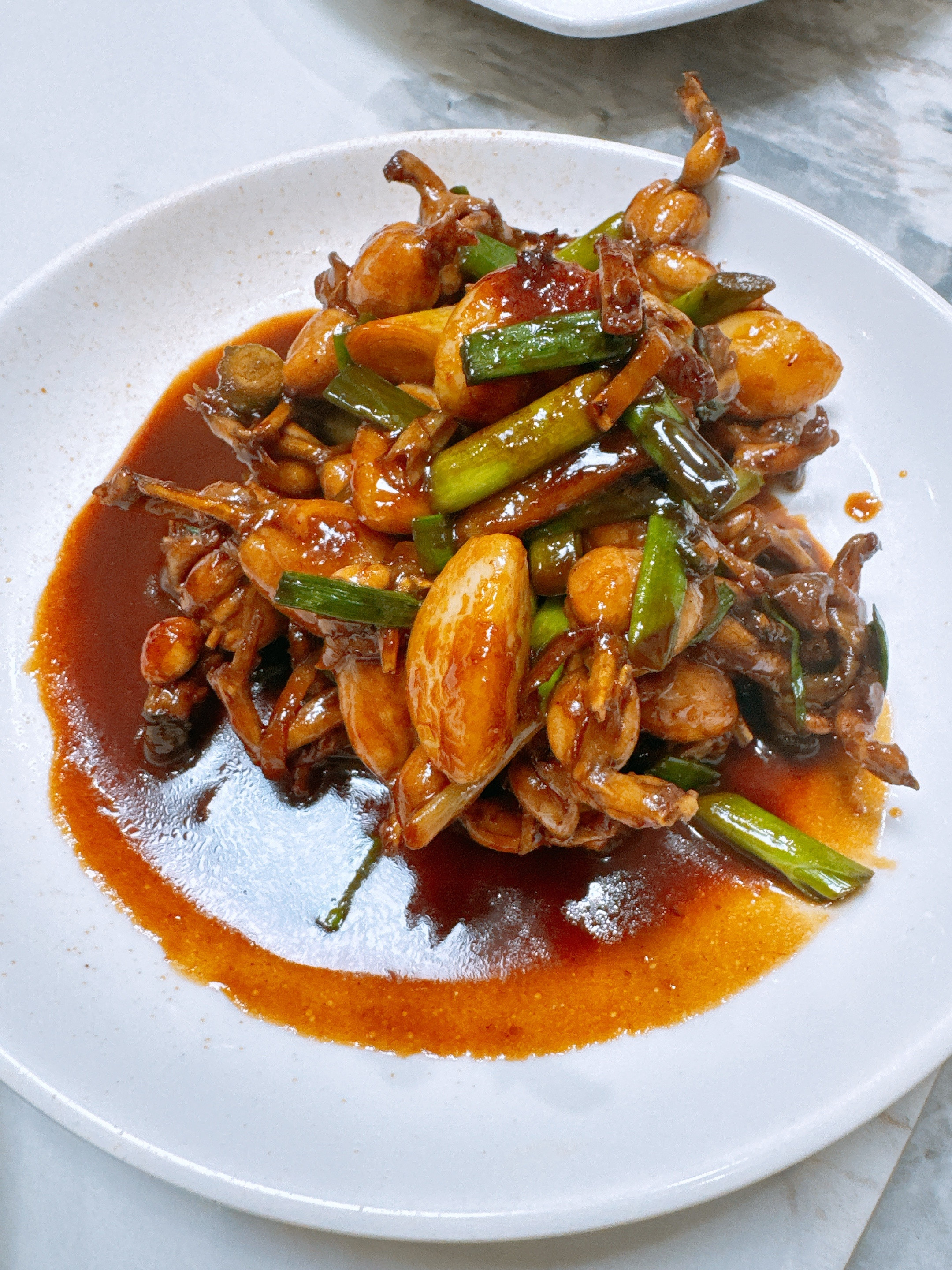 红灯笼饭店，夯爆了！酱青蟹熟醉罗氏虾葱油罗非蛤红烧田鸡杂鱼拼盘红烧望潮血蛤青蟹炒