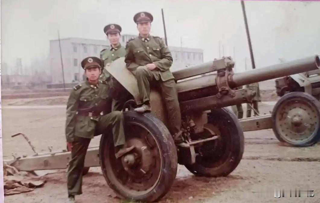 1979年，民兵76加农炮连战船头夭六，炮管打红，哑了一门，压住敌迫击炮，如钢钉